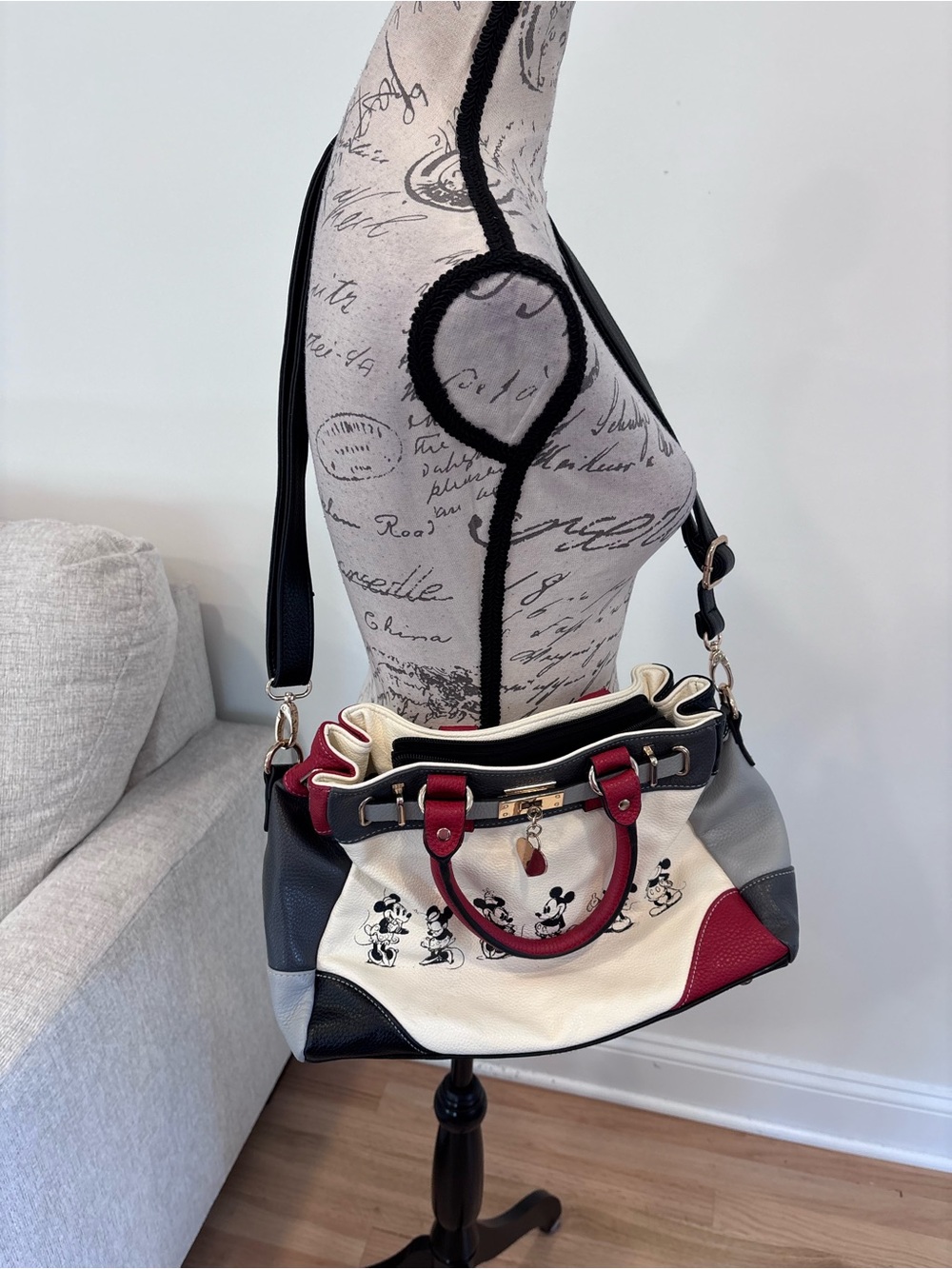 Disney Mickey Mouse And Minnie Mouse Love Story Handbag
